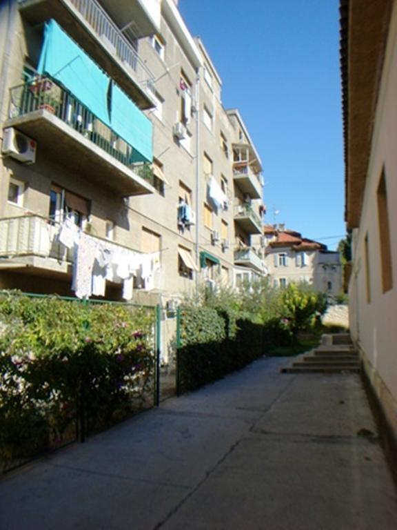 Blue Tree Rooms Split Exterior foto